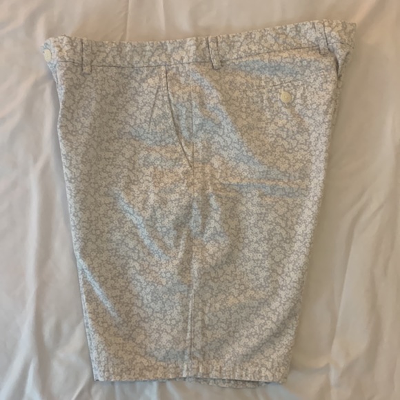 Gently Used Old Navy flat front flower print shorts Men’s waist size 40 - Picture 2 of 6